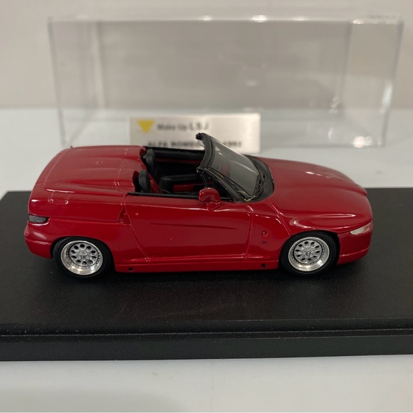 Make Up LSJ 1:43 Scale Alfa Romeo R.Z. Red 1992 Japan Very Nice Condition. - Picture 5 of 13